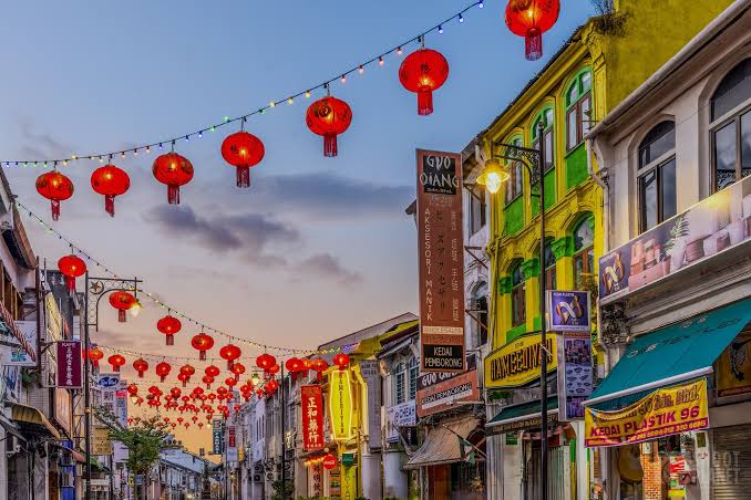 Vibrant local food culture and night markets