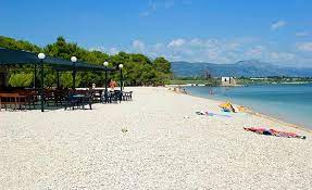 Letovisko trogir je zaujímavé aj vďaka nádherným romantickým okruhliakovým plážam, ktoré sú vhodné aj pre rodiny, ktoré sa chystajú na dovolenku s malými deťmi. Plaze