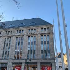 The kadewe in berlin, the alsterhaus in hamburg and the oberpollinger in munich also belong to the kadewe group, and in future, so will the new traditional department store at the current leiner location on mariahilfer straße in vienna. Carsch Haus Picture Of Carsch Haus Dusseldorf Tripadvisor