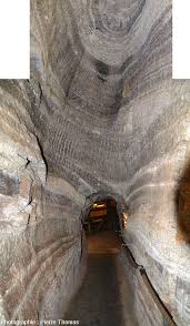 On les voyait entrelacés, tenant toute la largeur de la rue, et accostant chaque mousquetaire qu'ils rencontraient, si bien qu'à la fin ce fut une marche triomphale. Les Mines De Sel De Bex Canton De Vaud Suisse Anhydrite Gypse Et Sel Planet Terre
