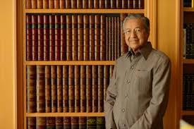 Mahathir pun mengaku tidak ada rahasia dibalik tubuh sehatnya, pria yang lahir pada 10. Mundur Dari Pm Malaysia Intip Tips Awet Muda Ala Mahathir Mohamad Okezone Lifestyle