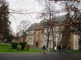 Passez de douces soirées dans notre magnifique et agréable espace extérieur. Schloss Savigny Sur Orge Chateau De Savigny Sur Orge In Savigny Sur Orge