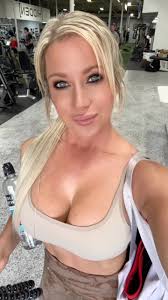 Ashli Warren's Instagram, Twitter & Facebook