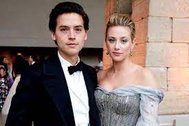 19, the former disney channel star wrote on instagram that his relationship with the 23. Cole Sprouse Lili Reinhart Das Ist Der Grund Fur Ihre Trennung Gala De