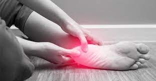 آلام كعب القدم عند الاستيقاظ - ويب طب