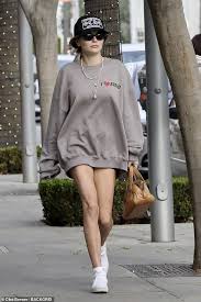 Olivia jade's facing the music for her family's involvement in the college admissions scandal, claiming it opened her eyes to her privileged life. Olivia Jade And Bella Giannulli Step Out For A Shopping Trip In 2020 Summer Style Casual Olivia Jade Celebrity Street Style