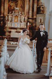 Ein jahr nach der standesamtlichen hochzeit haben fußballprofi matthias ginter und ehefrau christina auch kirchlich geheiratet. Matthias Ginter 01 06 2019 Facebook
