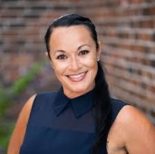 Amanda Peacock's Instagram, Twitter & Facebook