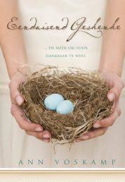 New York Times Topverkoper Outeur Ann Voskamp Nooi Lesers In Haar Genade Oorlaaide Lewe Van Boerdery Ouerskap En Skry One Thousand Gifts Gifts Christian Books