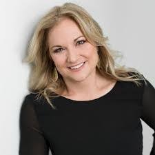 Christine Nott's Instagram, Twitter & Facebook