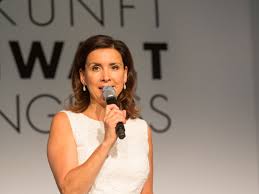 Jetzt haben die unbekannten ihre drohung wahr gemacht. Moderatorin Rommy Arndt Buchen Fur Kongresse Tagungen Talkrunden