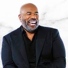 He hosts the steve harvey morning show, family feud, celebrity family feud and the miss universe competition. Steve Harvey Verifizierte Facebook Seite