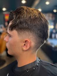 I need recommendations for a professional photographer that is good with  night shots of homes. We're including a professional photo with every  Christmas light installation by Midwest Christmas Lights.