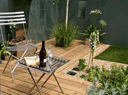 Take this one, using zoning, a trick usually reserved for if your outdoor space is really very small, an outbuilding, no matter how slimline, is likely to overwhelm it. How To Design A Contemporary Garden Saga