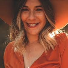 Monique Alaniz's Instagram, Twitter & Facebook