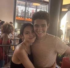 Subreddit for all things joshua bassett! Mia On Twitter Thread Of Joshua Bassett And Olivia Rodrigo S Friendship Because I Love Beziehungsziele High School Musical Junge Und Madchen Beste Freunde
