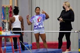 Shoppe jetzt online auf nike.com. With Help From Simone Biles Jordan Chiles Found Her Happy Place The New York Times