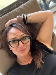 Dear Greeks, my name is Aphrodite, I am 58 years old, I am in Chicago and I  work with elderly people, I take my work very serious and with love! I can