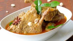 Bedanya, martabak ini menggunakan roti canai sebagai bahan kulitnya. Sie Itek Olahan Bebek Dengan 20 Rempah Khas Aceh Merahputih