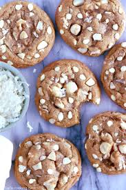 White Chocolate Coconut Macadamia Nut Cookies Del S Cooking Twist Recette Chocolat Blanc Noix De Macadamia Cookies Chocolat