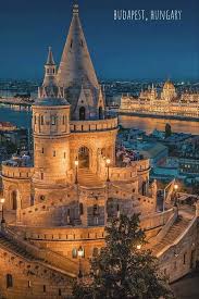 Budapest Hungary Budapest Hungary S Capital Is Bisected By The River Danube Its 19th Century Chain Bridge Connects The Hi Budapest Budapest Ungarn Ungarn