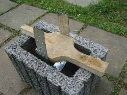 Pfostenträger zum einbetonieren sind eine verbreitete variante für eine sichere befestigung des trägers im erdreich. Guter Trick Fur Fundamente Pflanzsteine Und Pfostentrager Garten Haus Und Garten Garten Ideen