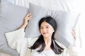 Cara mendekorasi kamar tidur sempit terlihat lebih luas Mulsk Beauty Berry Good Sleep