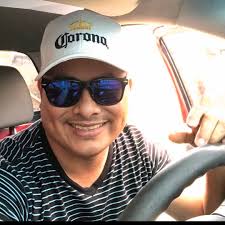 La Curacao. Este edificio se inauguró allá por el 90, me acuerdo bien de  ese termómetro. Yo vivía a 2 cuadras hacia arriba, iba a diario a ver la  construcción y la