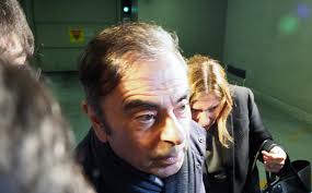 Το παρατσούκλι του «φρέντι» του το έβγαλαν στο αγγλικό οικοτροφείο αρρένων στο panchgani και εκείνος το κράτησε σε όλη του τη ζωή. O Frenti Merkioyri Se Rolo Ah Basilh Akomh Kai Apo Ton Tafo Protagon Gr