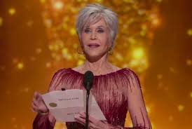 Demille award speaks during the 78th annual golden globe virtual general press room on february 28, 2021. Jane Fonda Affiche Ses Cheveux Blancs Pour La Premiere Fois Aux Oscars 2020