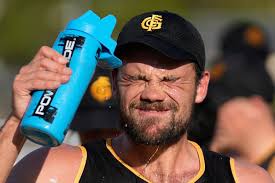 Is 40 degrees too hot? Not for our mens team who had a training session  followed by a sharp match sim in the sweltering heat tonight as they are  #Huntinghistory. If you