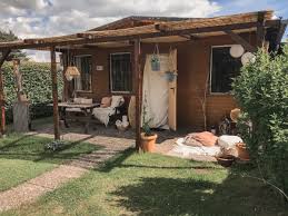 Pergola Bau Aus Schilfrohr In 2020 Gartengestaltung Diy Terrasse Gartengestaltung Ideen