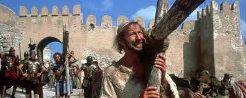 Der unter der fuchtel von übermutter mandy lebende brian ist ein bisschen trottelig und schüchtern. The Best Quotes From Monty Python S Life Of Brian Thyquotes