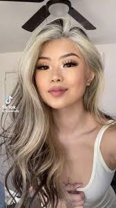 Roxanne Rowe's Instagram, Twitter & Facebook