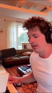 Daisy Stout's Instagram, Twitter & Facebook