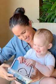 Ocak 2020 yılında, çift kraliyet ailesinin kıdemli üyeleri olarak geri adım atmayı ve zamanlarını i̇ngiltere ve kuzey amerika arasında bölmek. Archie Harrison Photos And News Cutest Pictures Of Meghan Harry S Royal Baby Boy