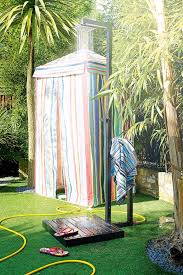 1001 Ideen Und Bilder Zum Thema Gartendusche Selber Bauen Gruner Rasen Gartendusche Selber Bauen Garten