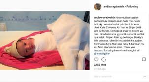 Dalam pesan ini, kami sekeluarga mengajak teman sekalian untuk datang ke acara syukuran kelahiran anak kami yang bernama. Begini Ungkapan Bahagia Andi Soraya Atas Kelahiran Anak Ketiganya Tabloidbintang Com
