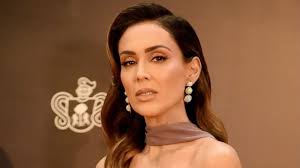 Jacky Bracamontes da lecciones de estilo en la gala de los Ariel en Puerto  Vallarta