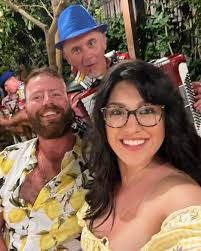 Love those Lemon Dresses 🍋 And Won't Mind Looking Touristy Whatsoever 😁