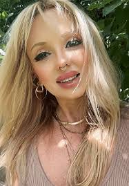 Megan Cannon's Instagram, Twitter & Facebook