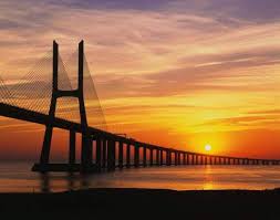 The ponte vasco da gama lisbon is the longest bridge in portugal, and the 17km length spans the tejo estuary to the east of lisbon. Ontour Brucke Ponte Vasco Da Gama Fluss Tejo Kunstdruck Leinwandbild