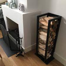 Découvrez des supports pour bois s'adaptant à chaque type de décoration intérieure. Rangement Bois De Chauffage Interieur Idees Chics De Support A Buches Rangement Bois De Chauffage Rangement Bois Et Bois De Chauffage