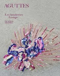 Vente Exceptionnelle D Echantillons De Broderie De La Maison Lesage Plumetis Magazine Broderie Abstraite Art De La Broderie Broderie
