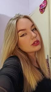 Laura Finger (@laurafinger_)