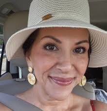 Introduction of a mom-owned business owner and real estate investor