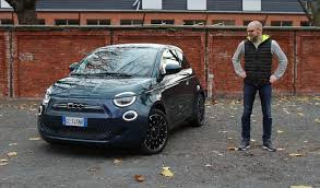 Soft touch steering wheel with controls. Fiat 500 Jetzt Als E Auto 42 Kwh 118 Ps Fahrbericht Und Kaufberatung