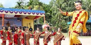 Mengenal Tari Moyo Indahnya Tarian Unik Mirip Elang Dari Nias Merdeka Com