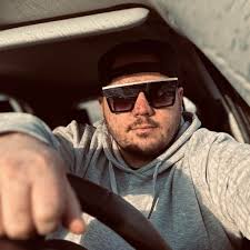 Iść swoją drogą nie dać satysfakcji wrogom” Jestem w drodze i to  najważniejsze każdy dzień przybliża mnie do celu 👊 Życzę miłej soboty 😎