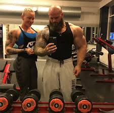 Your task is to help this mom with preparing a wonderful party. Bodybuilder Finds Out His Pic Is Used In A Meme About Slapping Moms Responds With His Mom S Pic Bored Panda